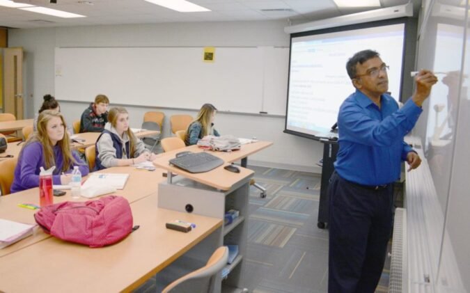 Wisconsin professor brings expert teaching methods to Sri Lanka