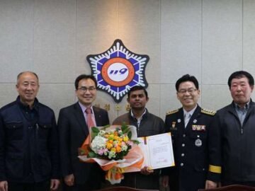 Sri Lankan rewarded with Permanent Residency in South Korea after rescuing 90-year old woman from burning house