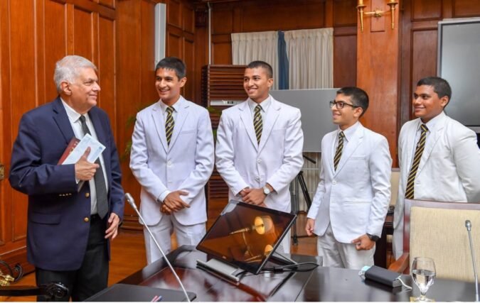 President welcomes Royal College prefects to Presidential Secretariat