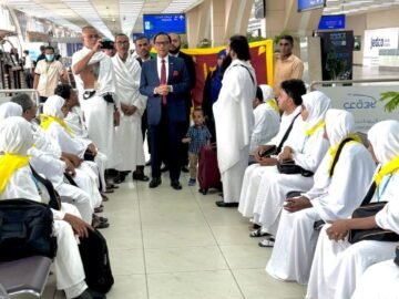 The First Batch of Sri Lankan Hajj Pilgrims Welcomed by Sri Lanka’s Ambassador to Saudi Arabia in Jeddah