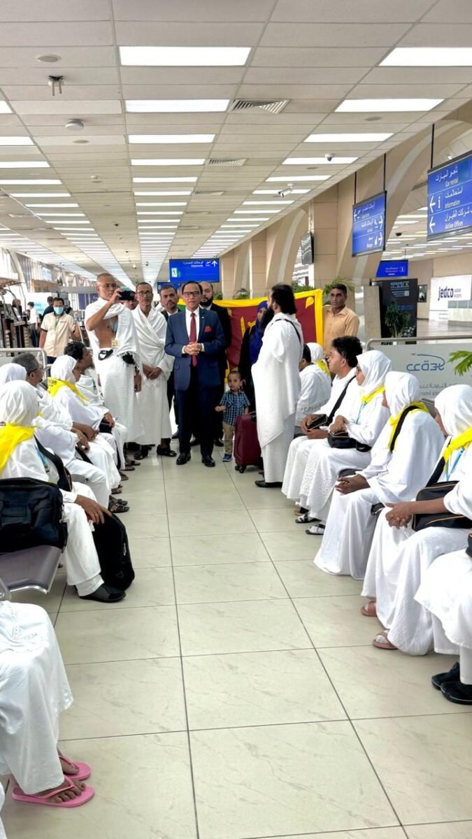 The First Batch of Sri Lankan Hajj Pilgrims Welcomed by Sri Lanka’s Ambassador to Saudi Arabia in Jeddah